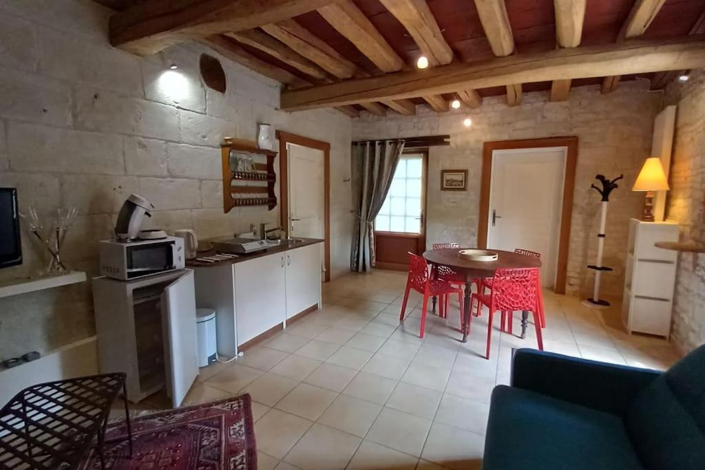 Le Logis De La Tour Villa Loudun Luaran gambar