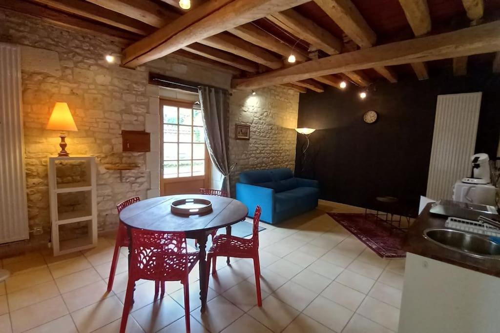Le Logis De La Tour Villa Loudun Luaran gambar